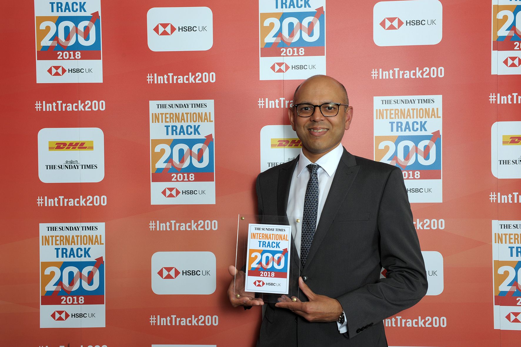 Amoria Bond collect International Track 200 award